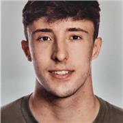 Mi nombre es Francisco, estudia la carrera de Ade + derecho donde trabajamos continuamente en ingles, podría dar clases a personas de primaria, la eso y bachillerato que necesitarán un refuerzo de ingles para subir mejorar la nota y el nivel de ingles